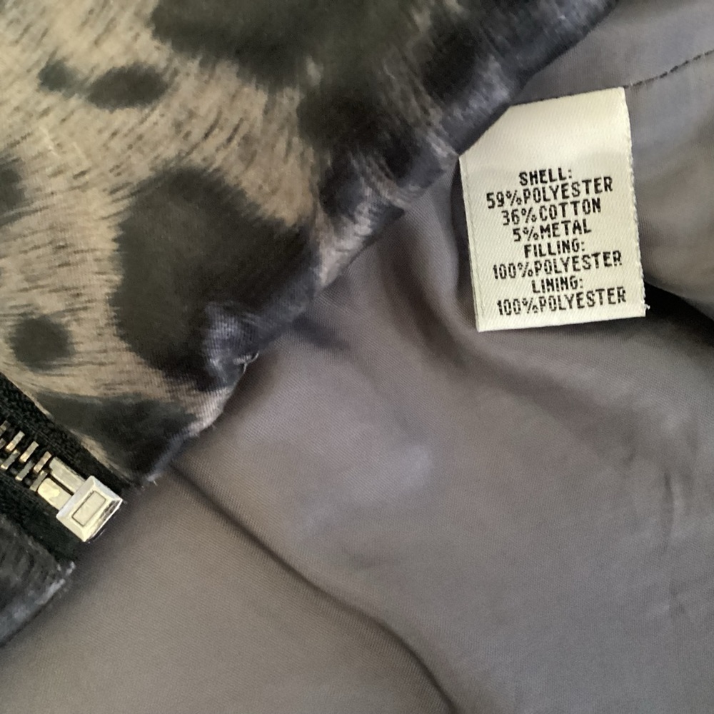 Kenneth Cole Women’s Animal Print Vest.  Size M. - Picture 4 of 4